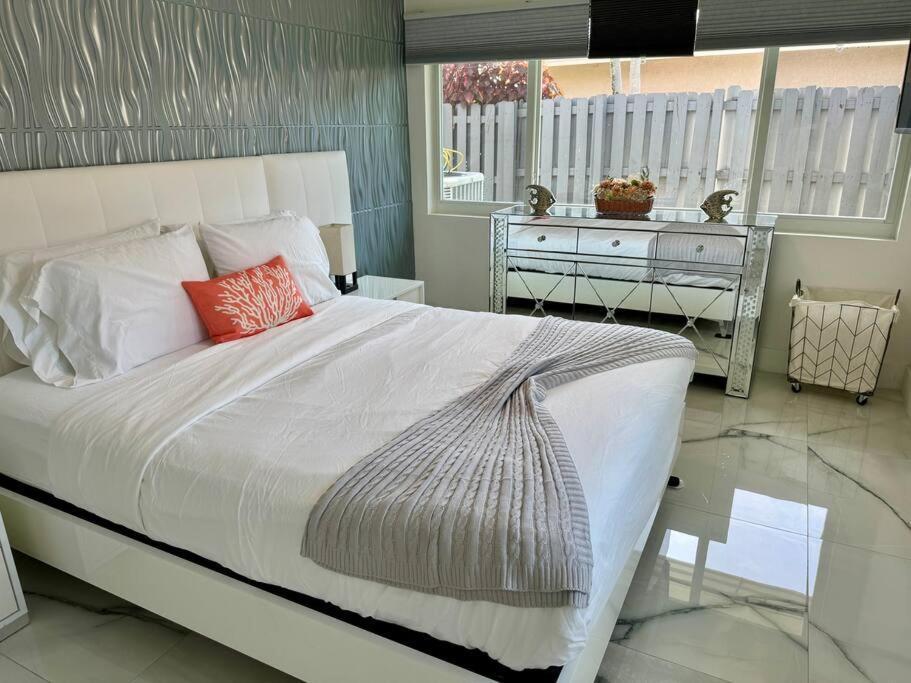 Amazing Home W Heated Pool 8 Mins To The Beach Lighthouse Point Exteriör bild